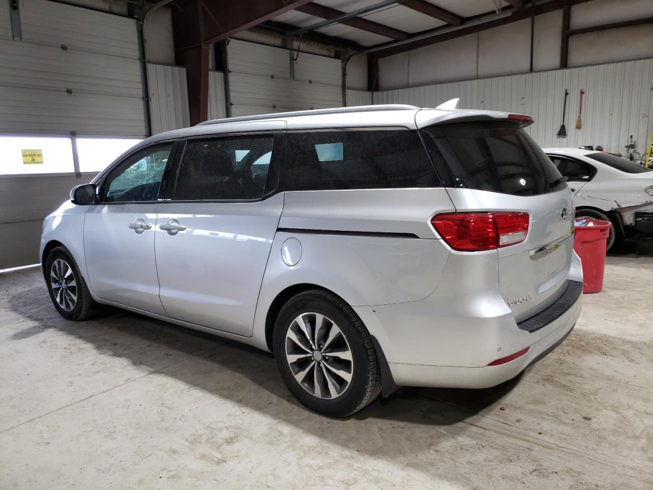 2017 Kia Sedona - Image 2