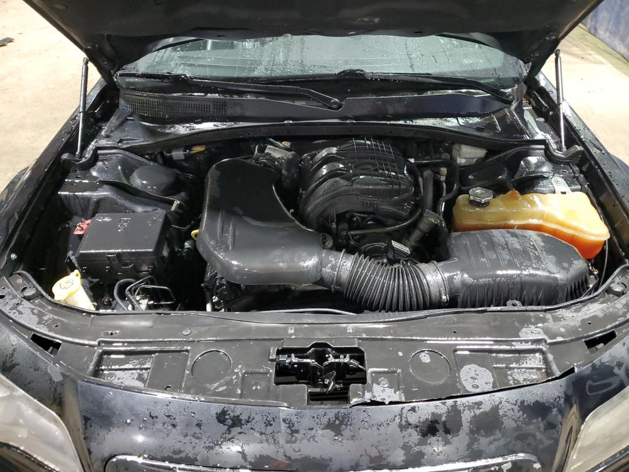 2014 Chrysler 300 - Image 11