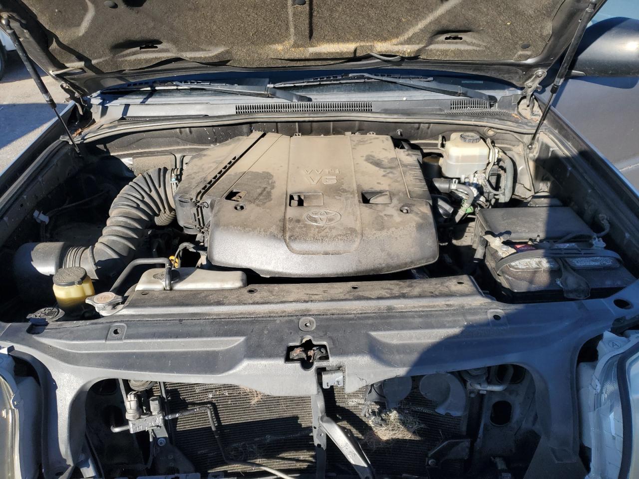 2005 Toyota 4Runner - Image 11