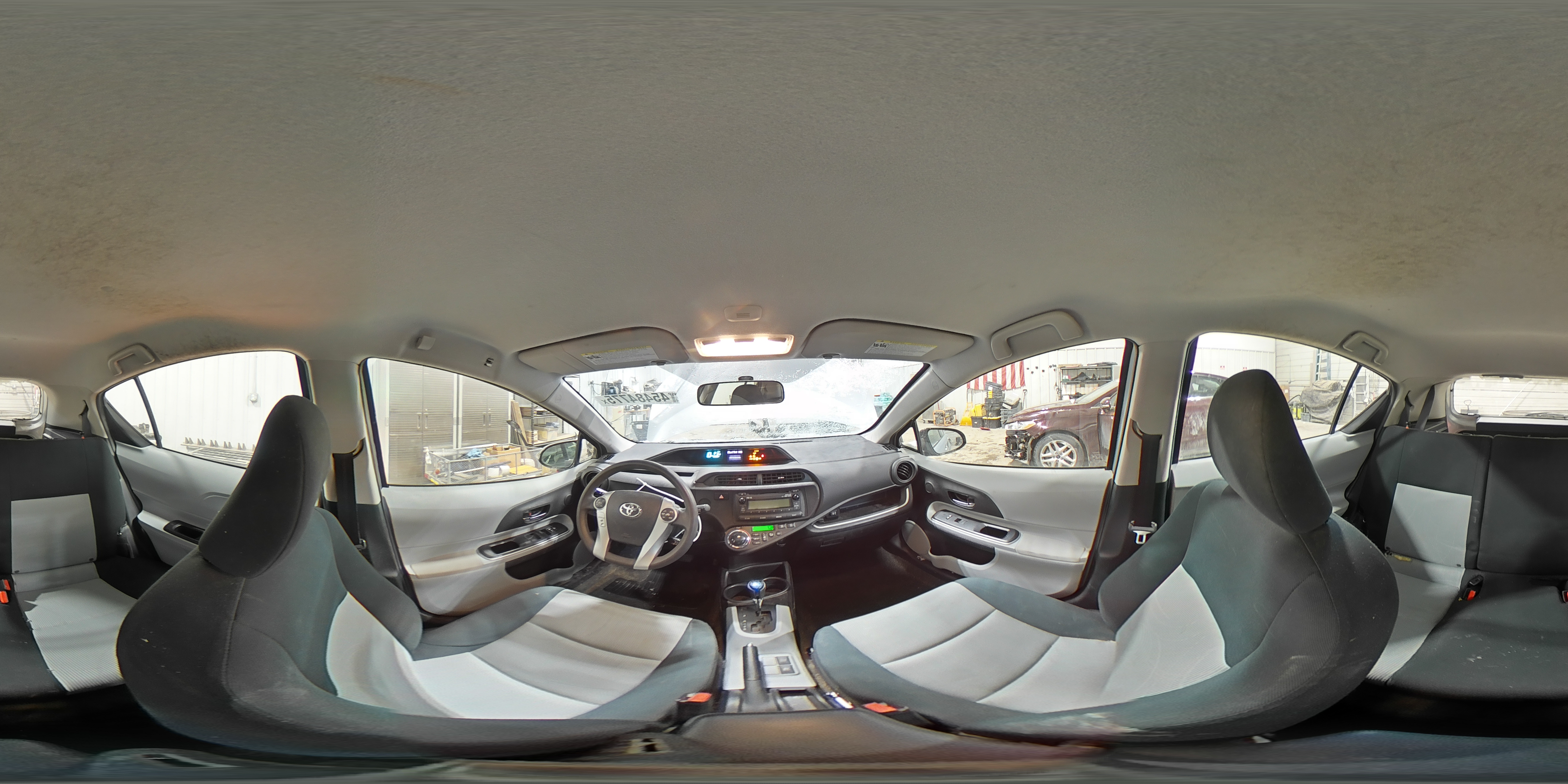 2014 Toyota Prius - Image 12