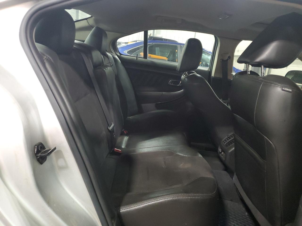 2010 Ford Taurus - Image 10