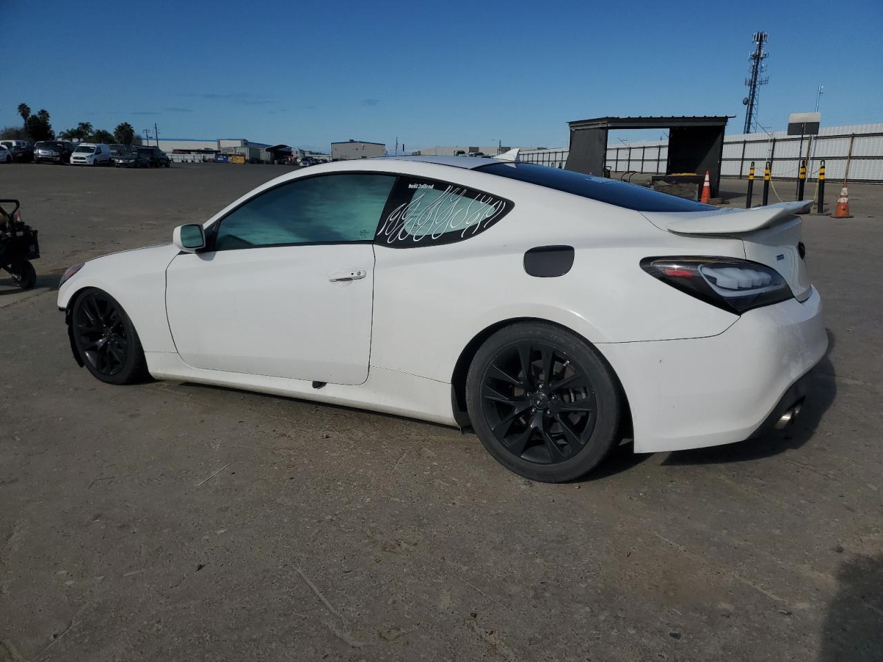 2013 Hyundai Genesis - Image 2