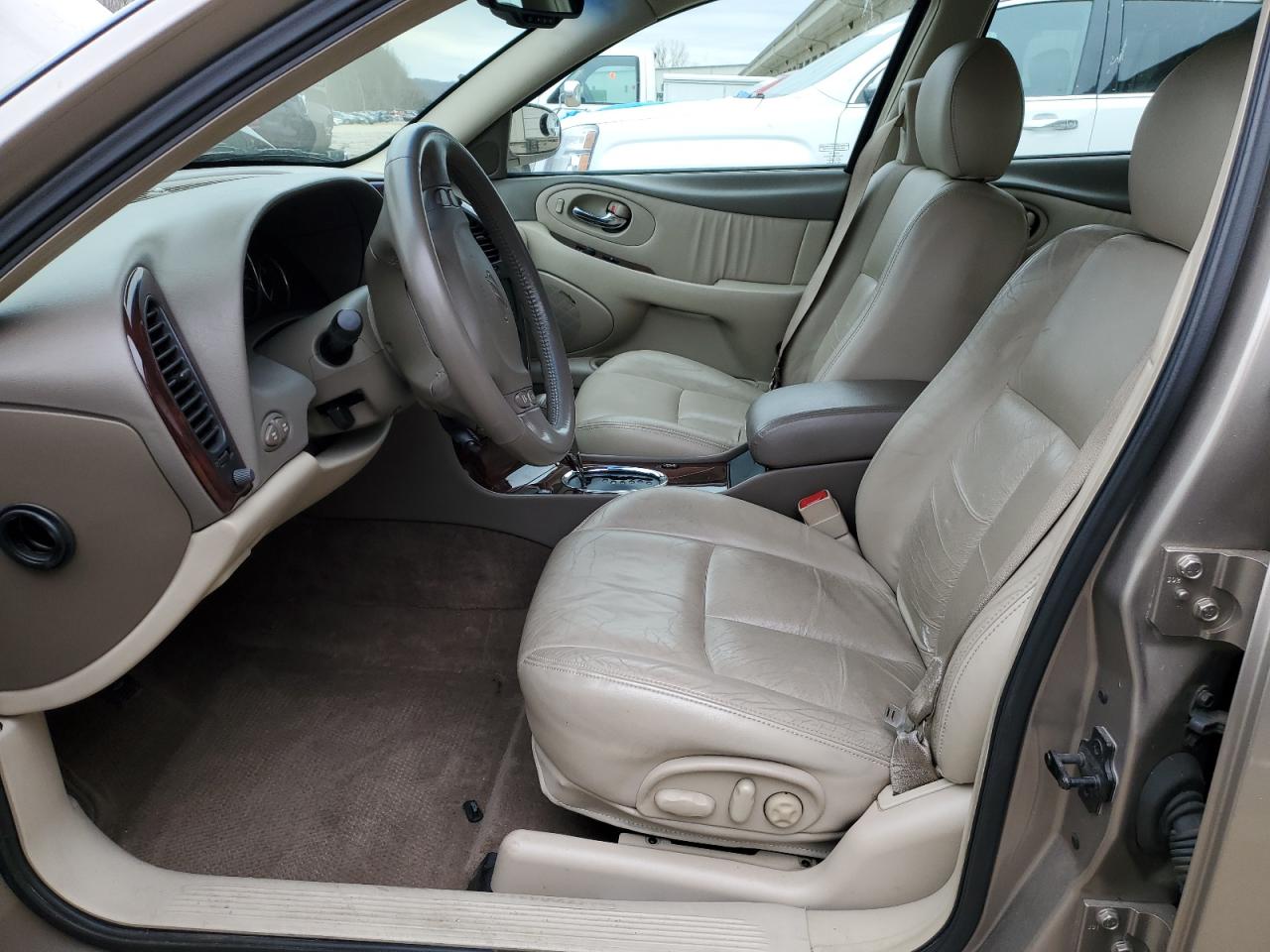 2002 Oldsmobile Aurora - Image 7