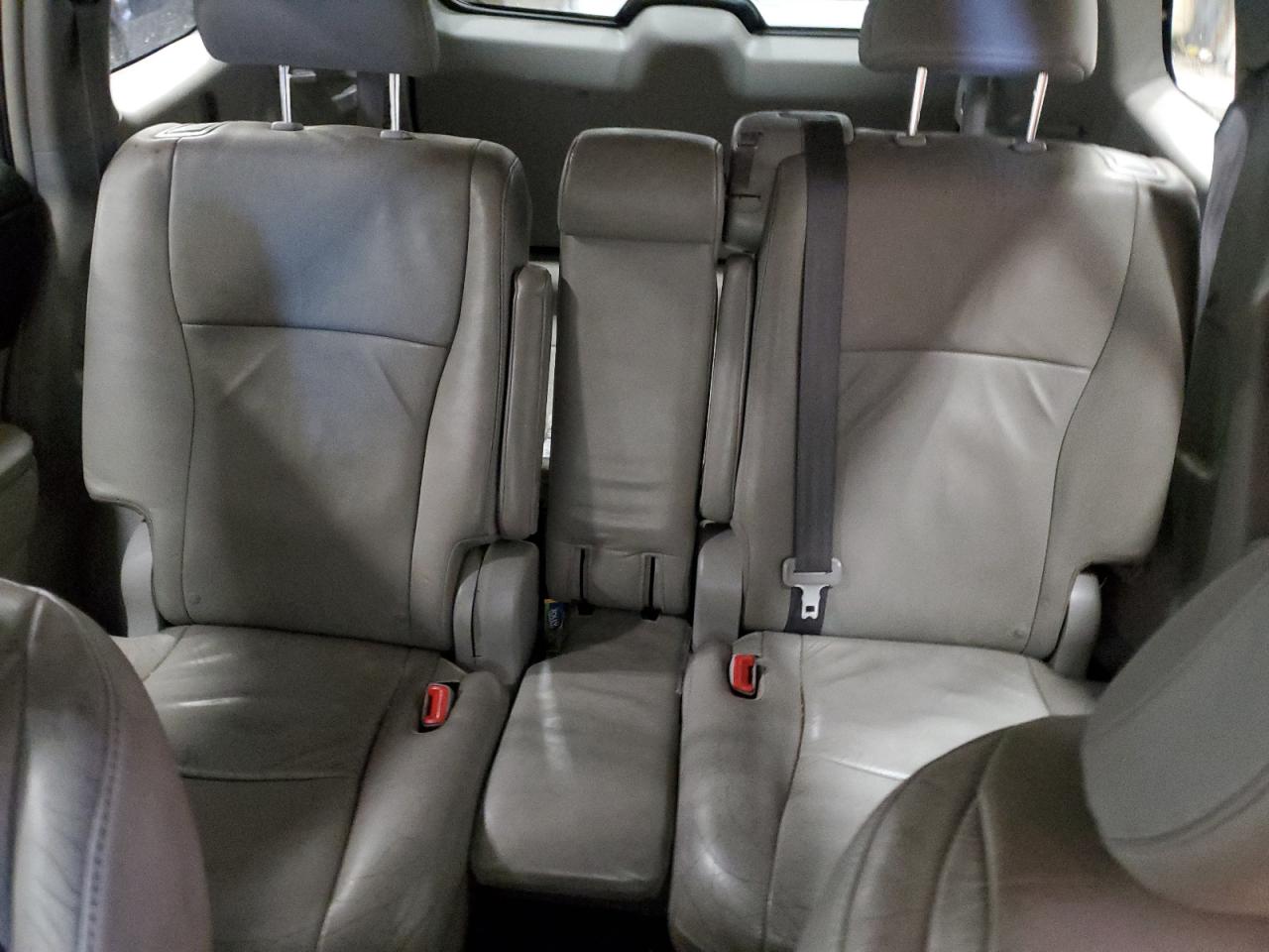 2011 Toyota Highlander - Image 10