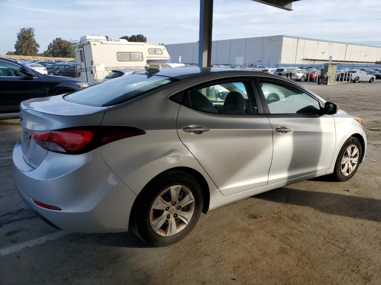 2016 Hyundai Elantra - Image 3