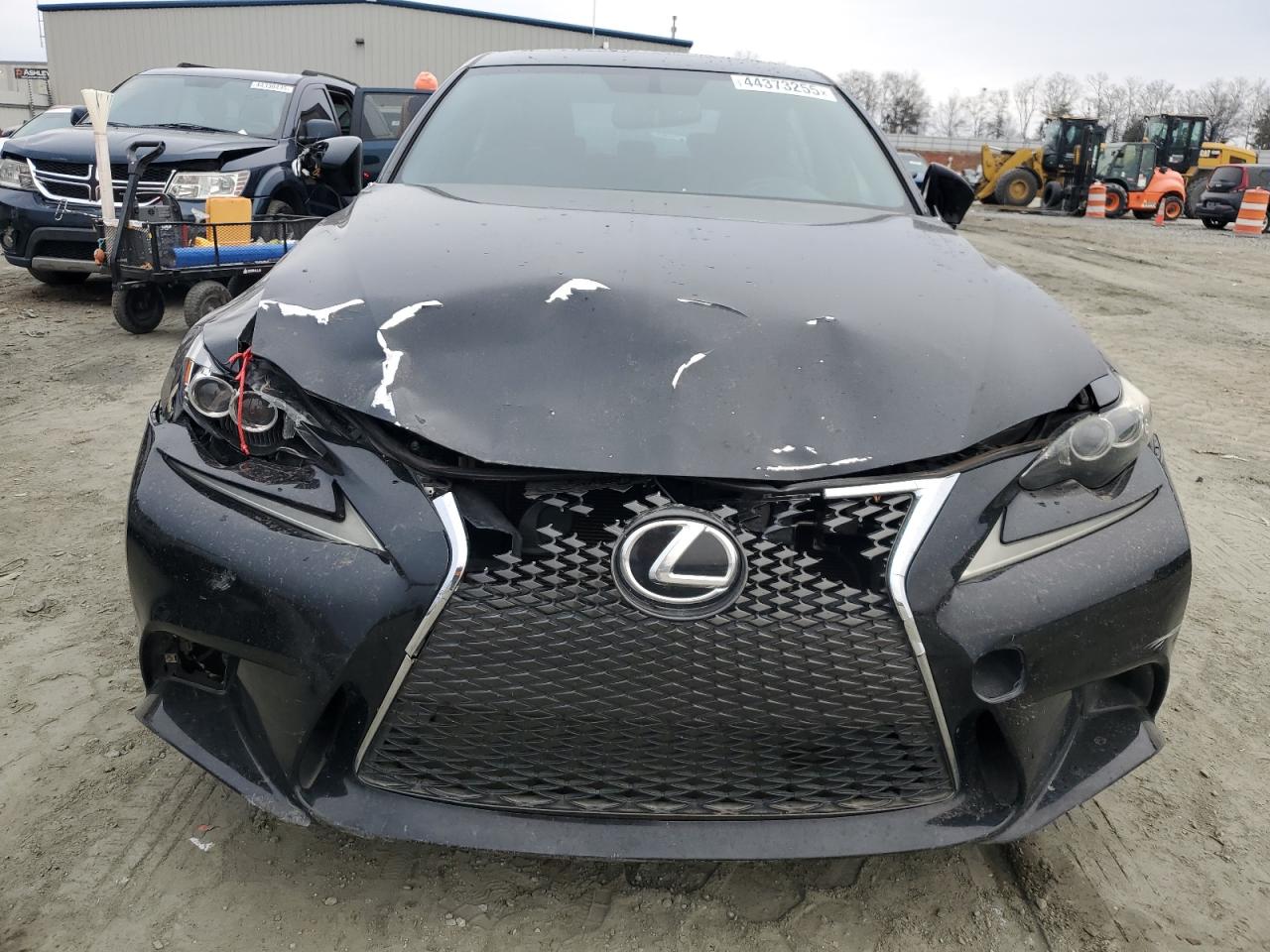 2015 Lexus IS - Image 5