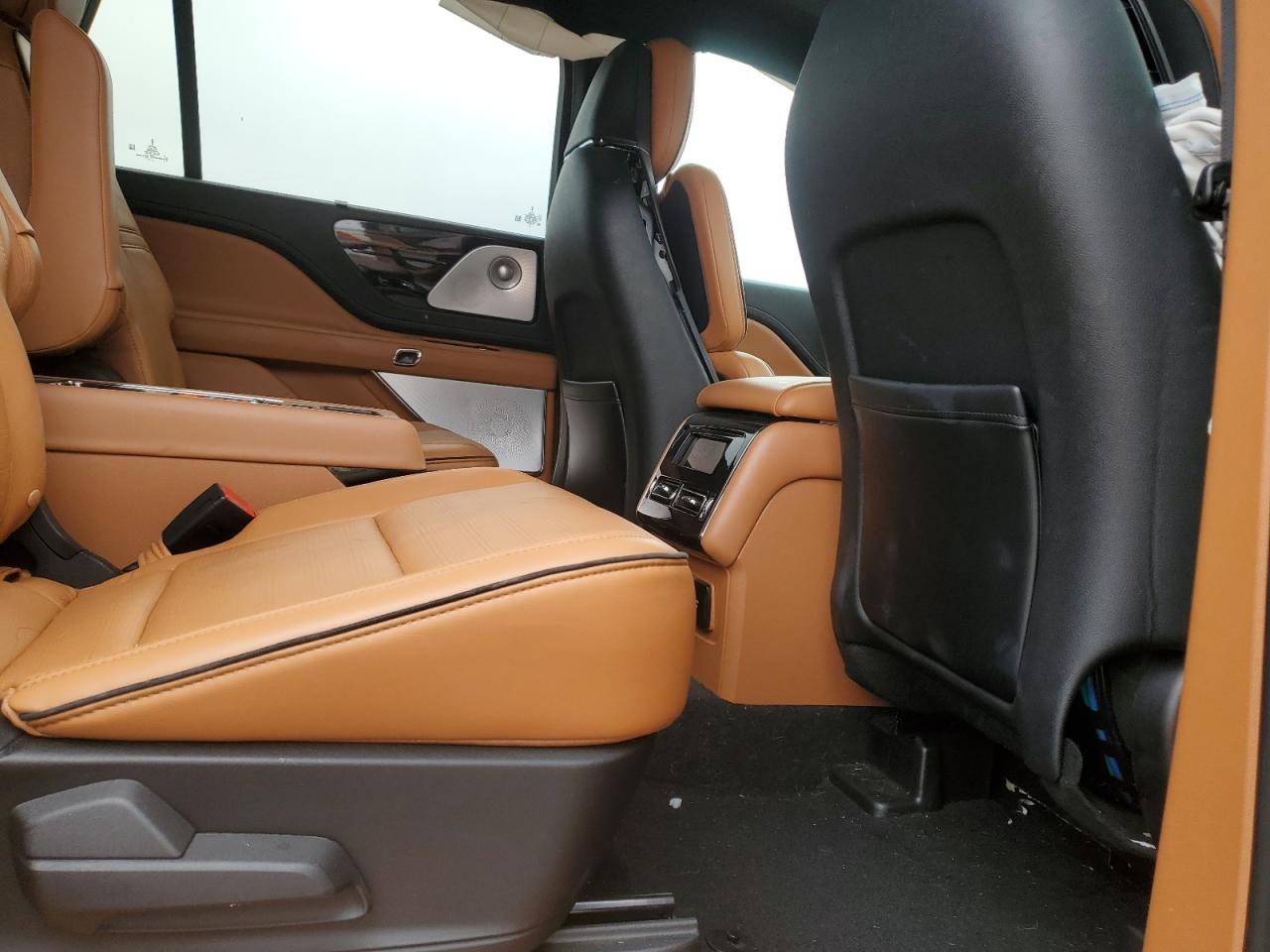 2020 Lincoln Aviator - Image 11