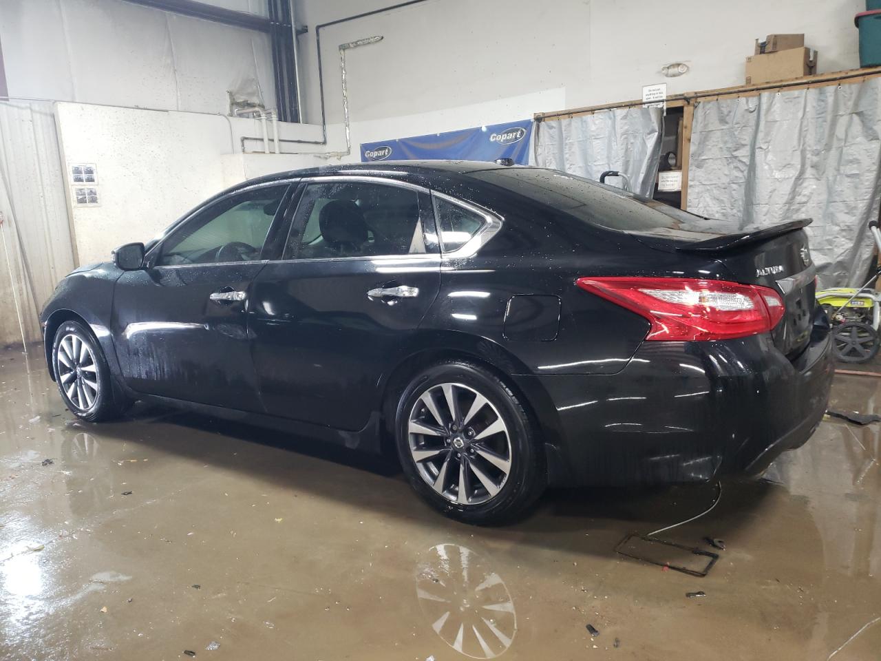 2016 Nissan Altima - Image 2