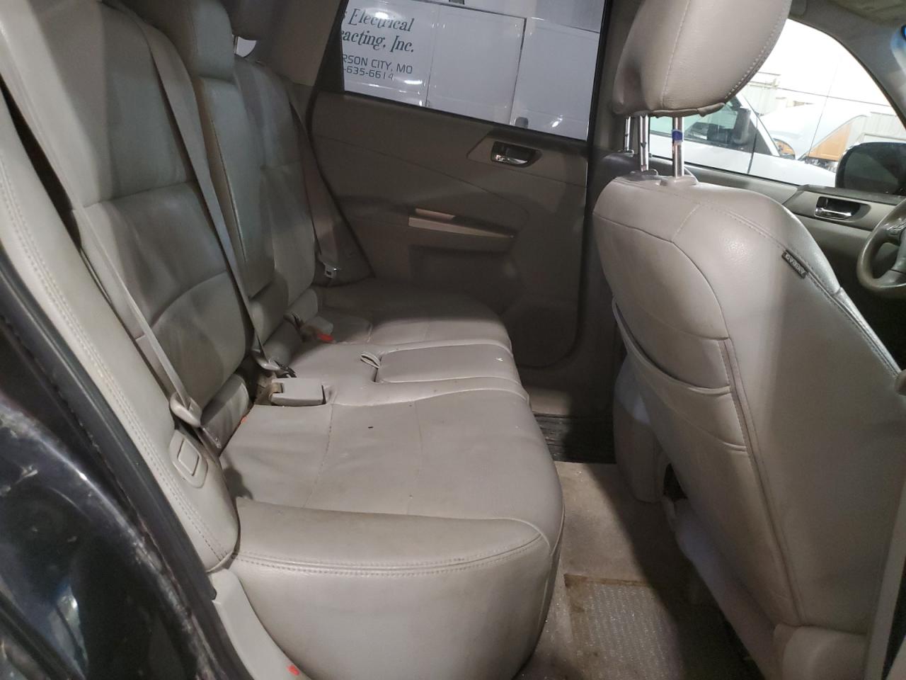 2010 Subaru Forester - Image 11