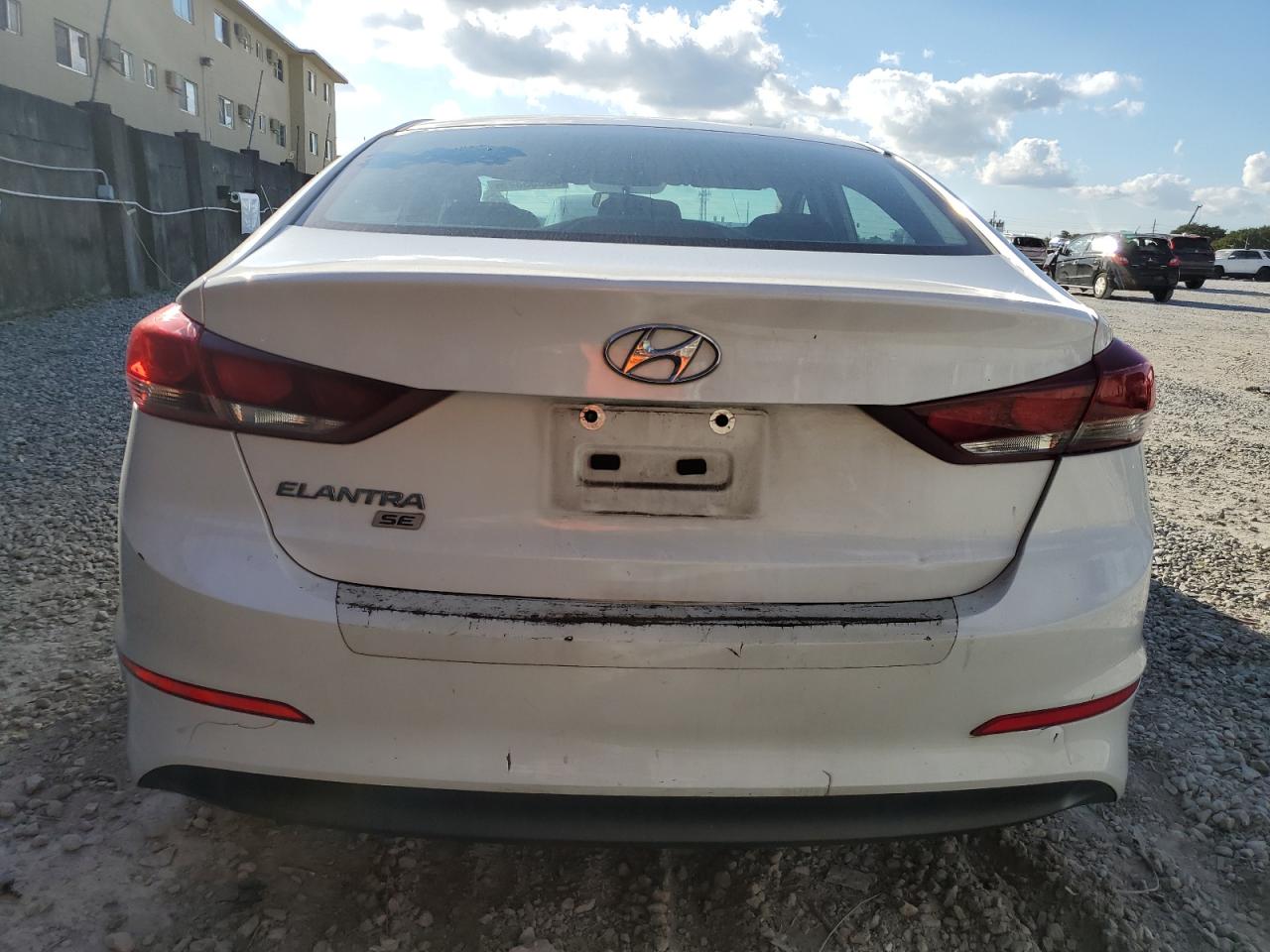2018 Hyundai Elantra - Image 6