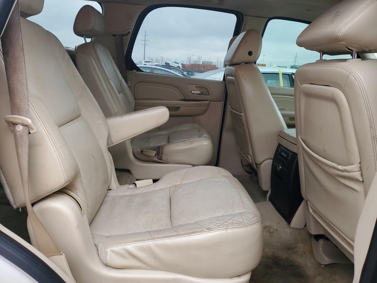 2007 Cadillac Escalade - Image 11