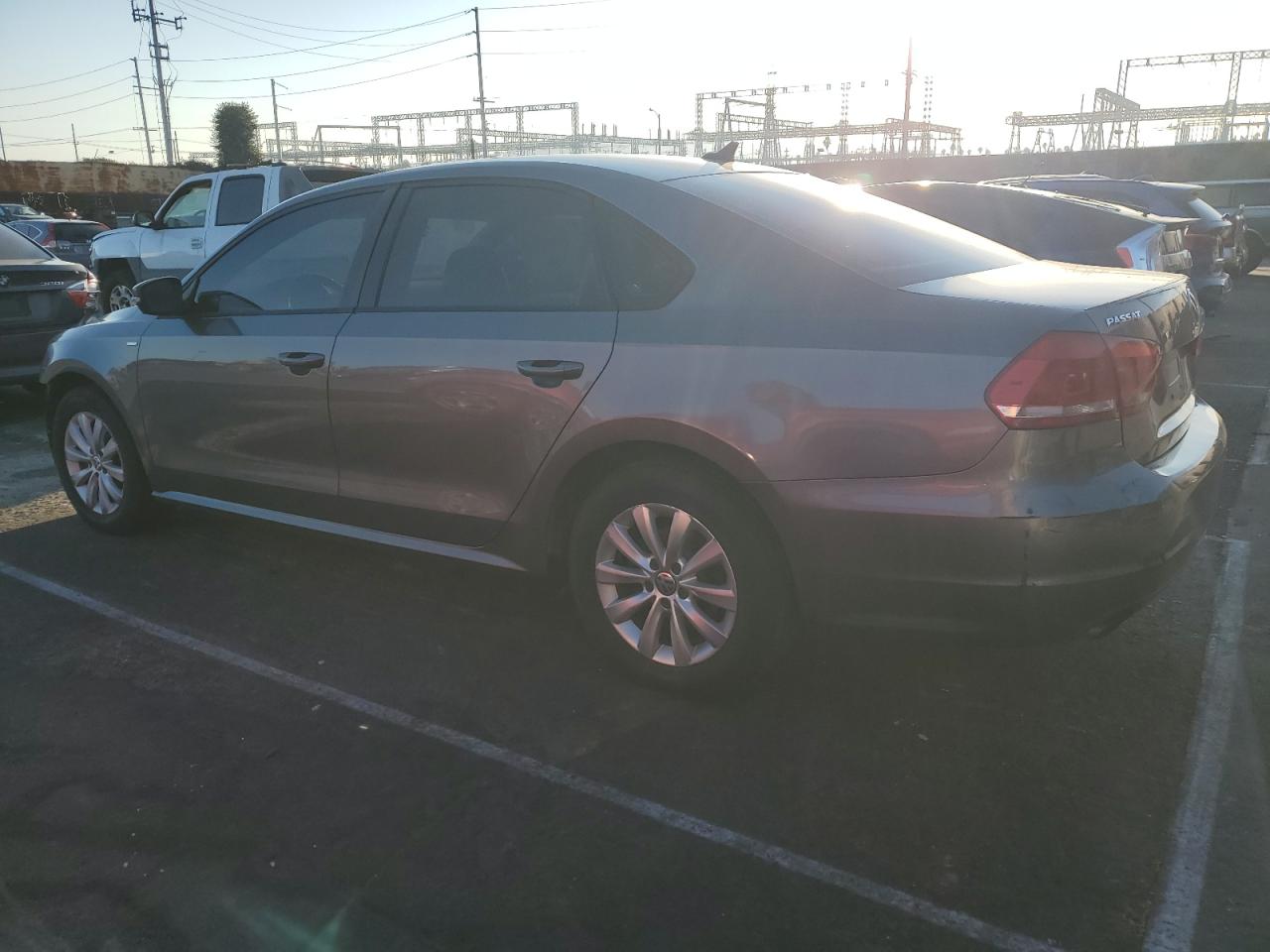 2015 Volkswagen Passat - Image 2
