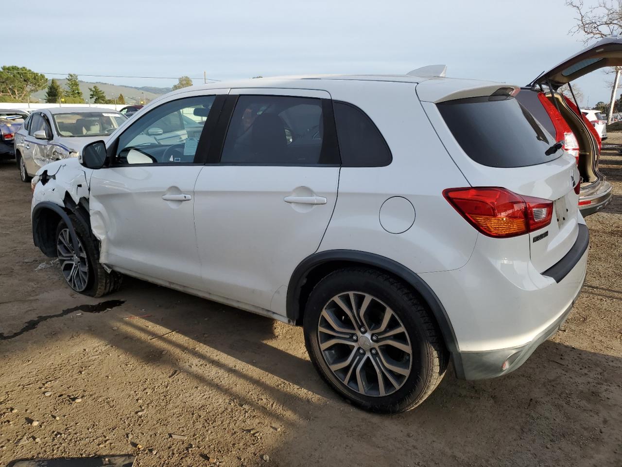 2017 Mitsubishi Outlander - Image 2