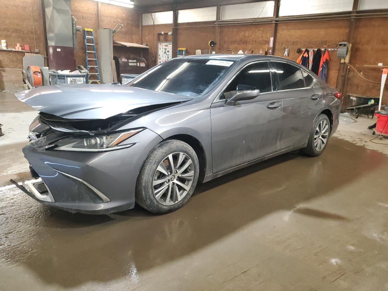 2021 Lexus ES - Image 1