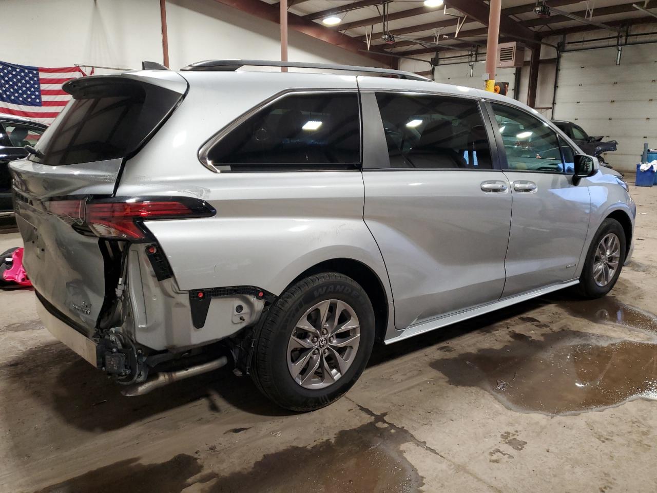 2021 Toyota Sienna - Image 3