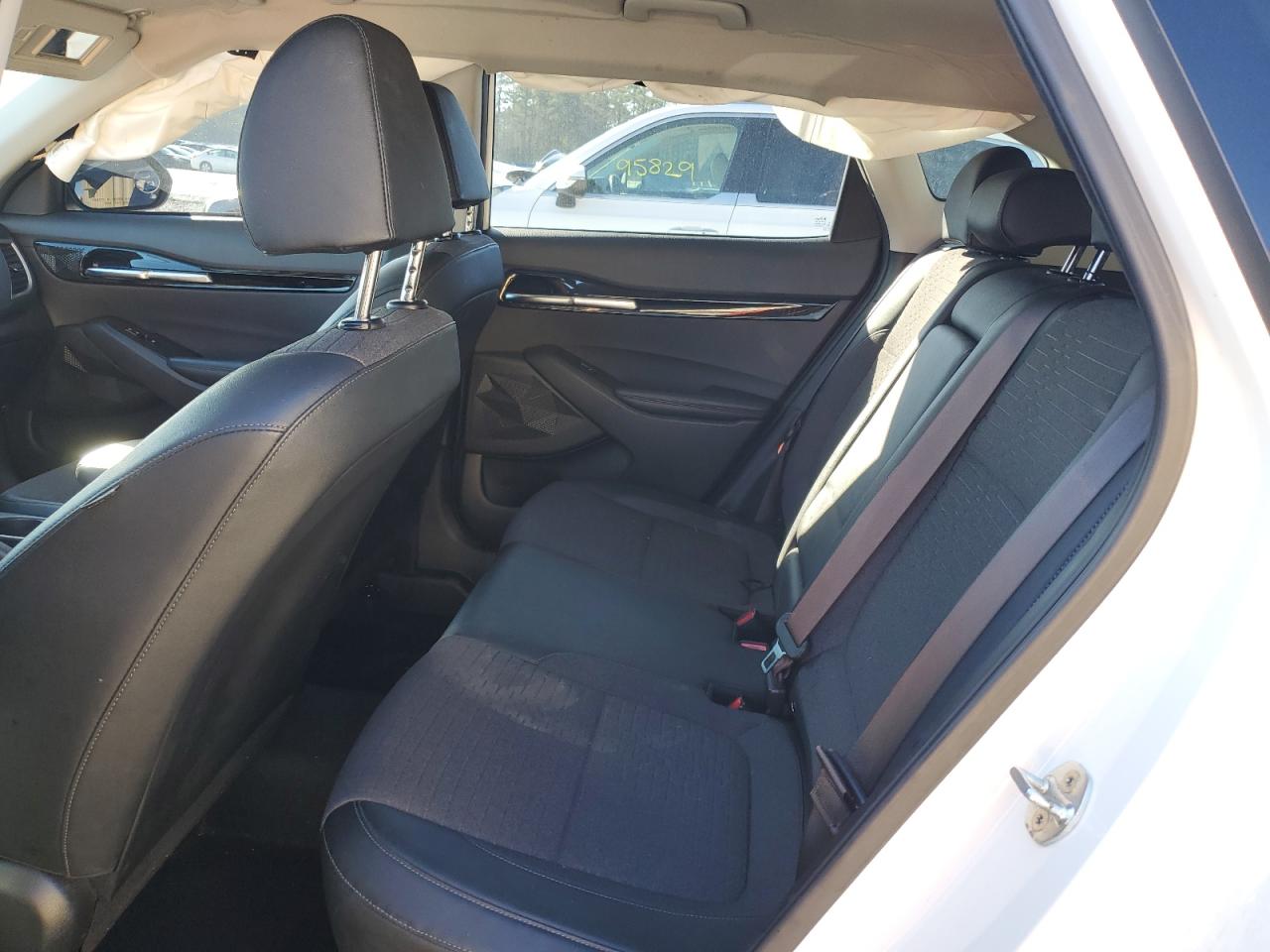 2021 Kia Seltos - Image 11