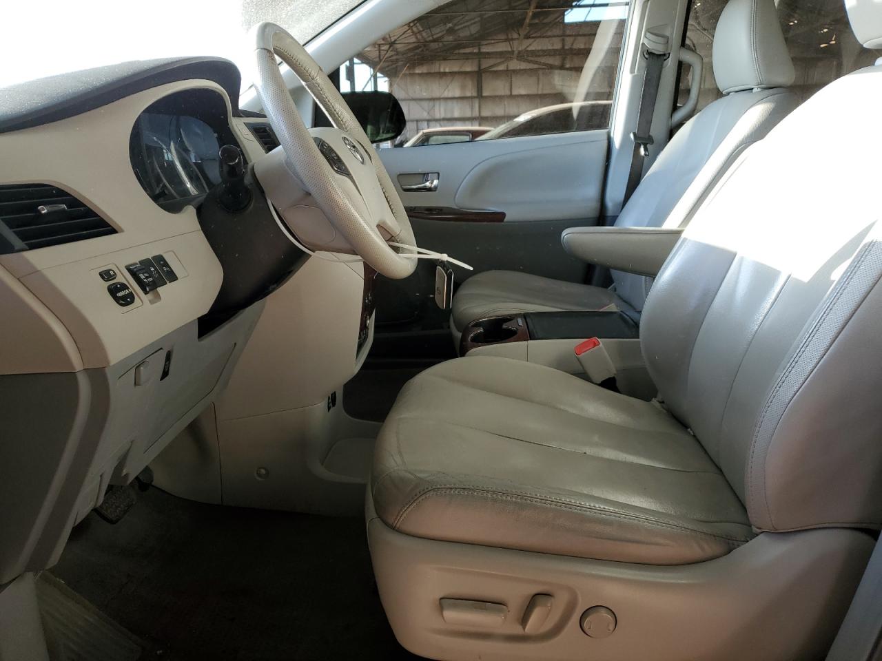 2012 Toyota Sienna - Image 7