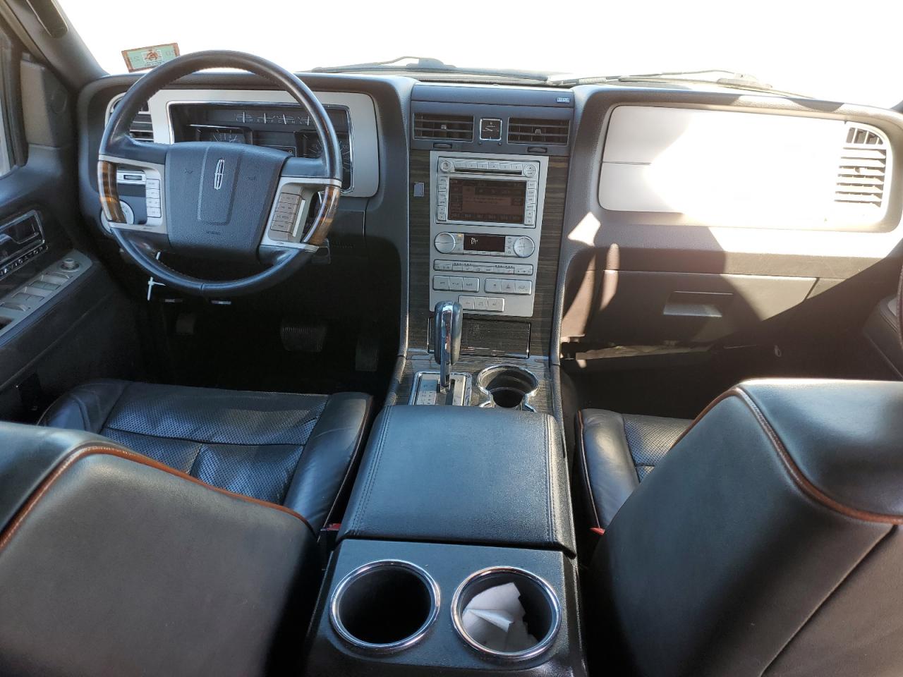 2008 Lincoln Navigator - Image 8