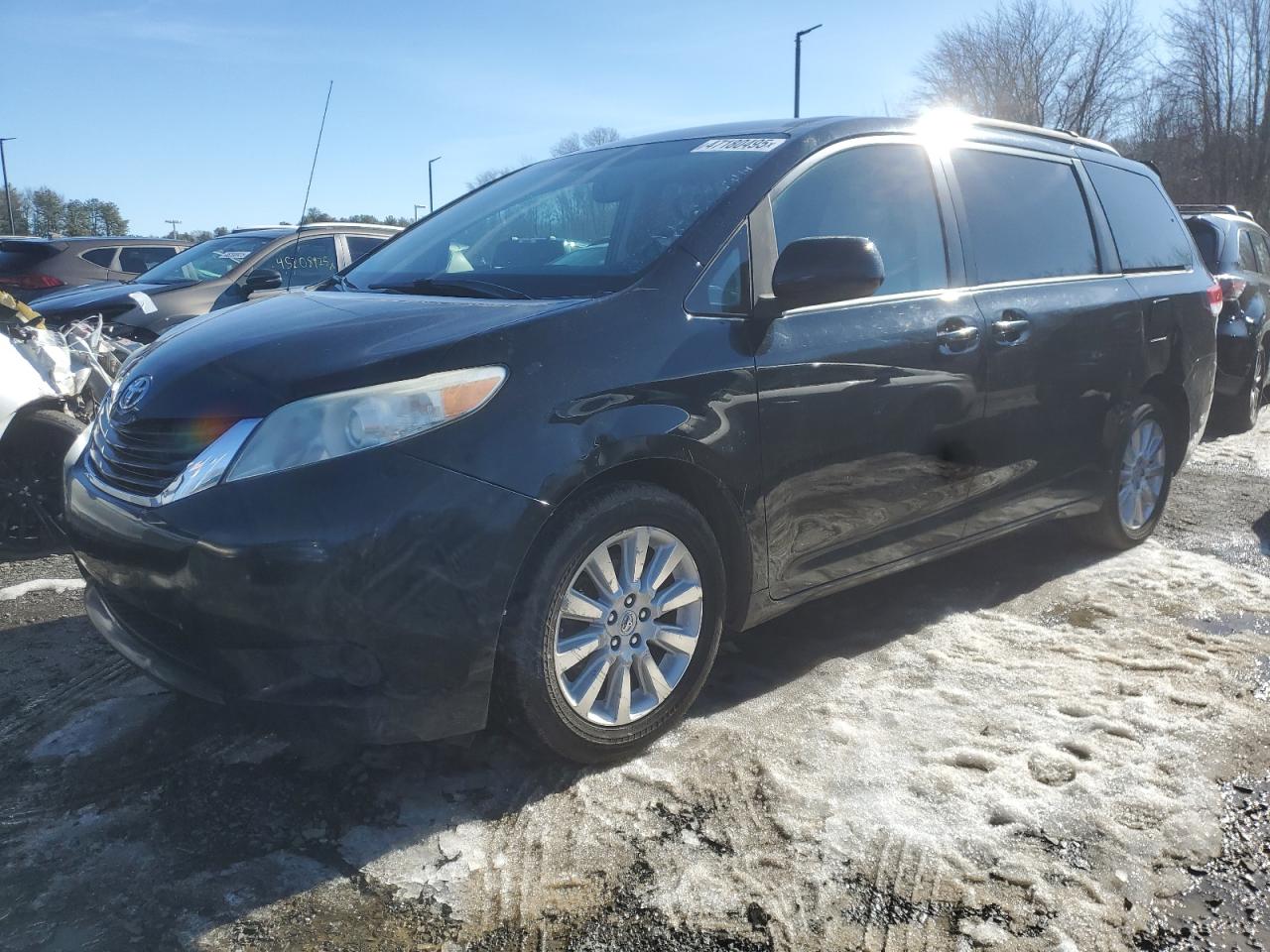 2013 Toyota Sienna Le for Sale in East Granby, CT - Side