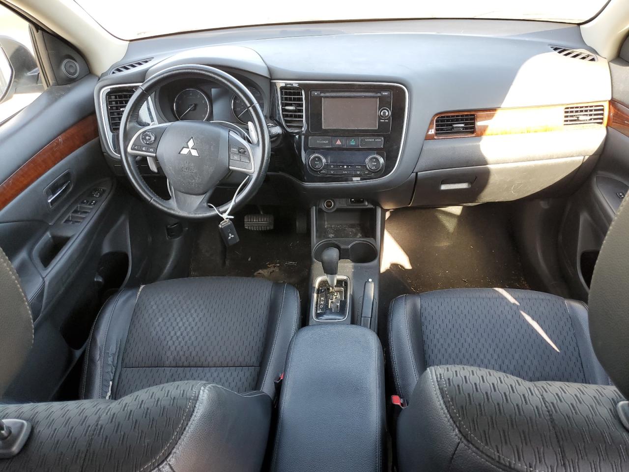 2015 Mitsubishi Outlander - Image 8