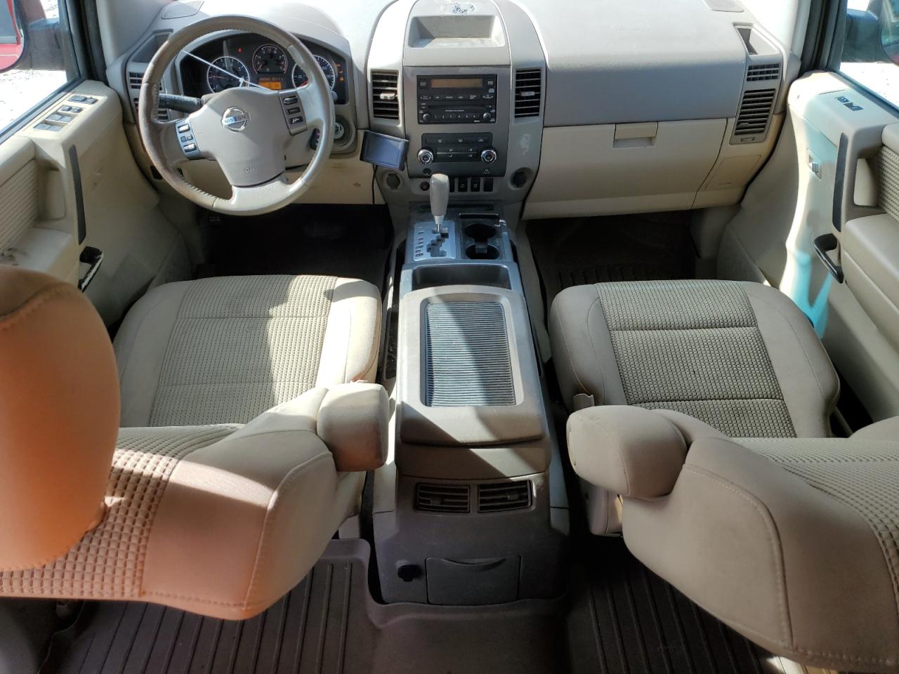 2011 Nissan Titan - Image 8