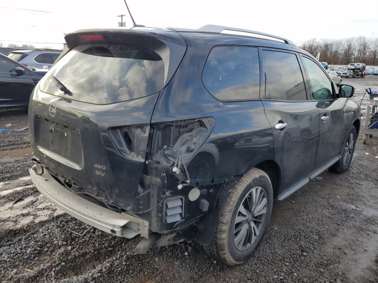 2017 Nissan Pathfinder - Image 3