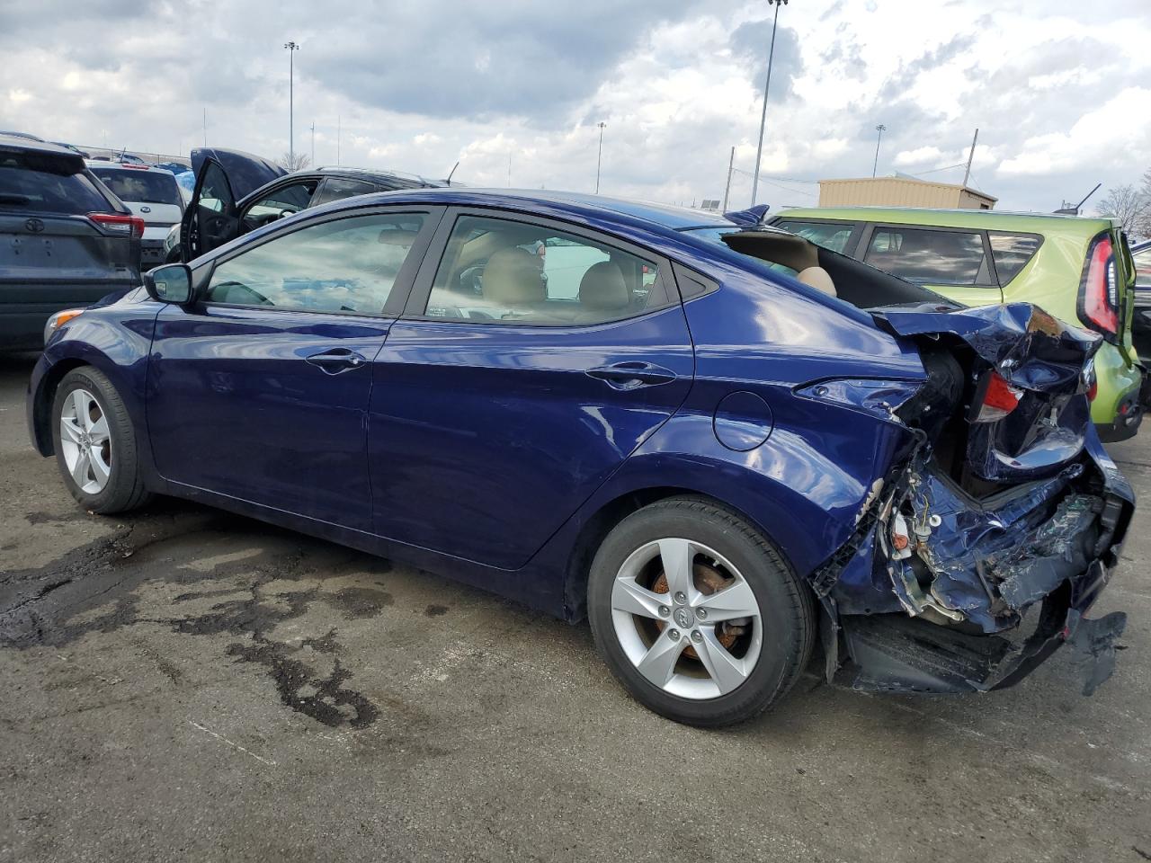 2013 Hyundai Elantra - Image 2