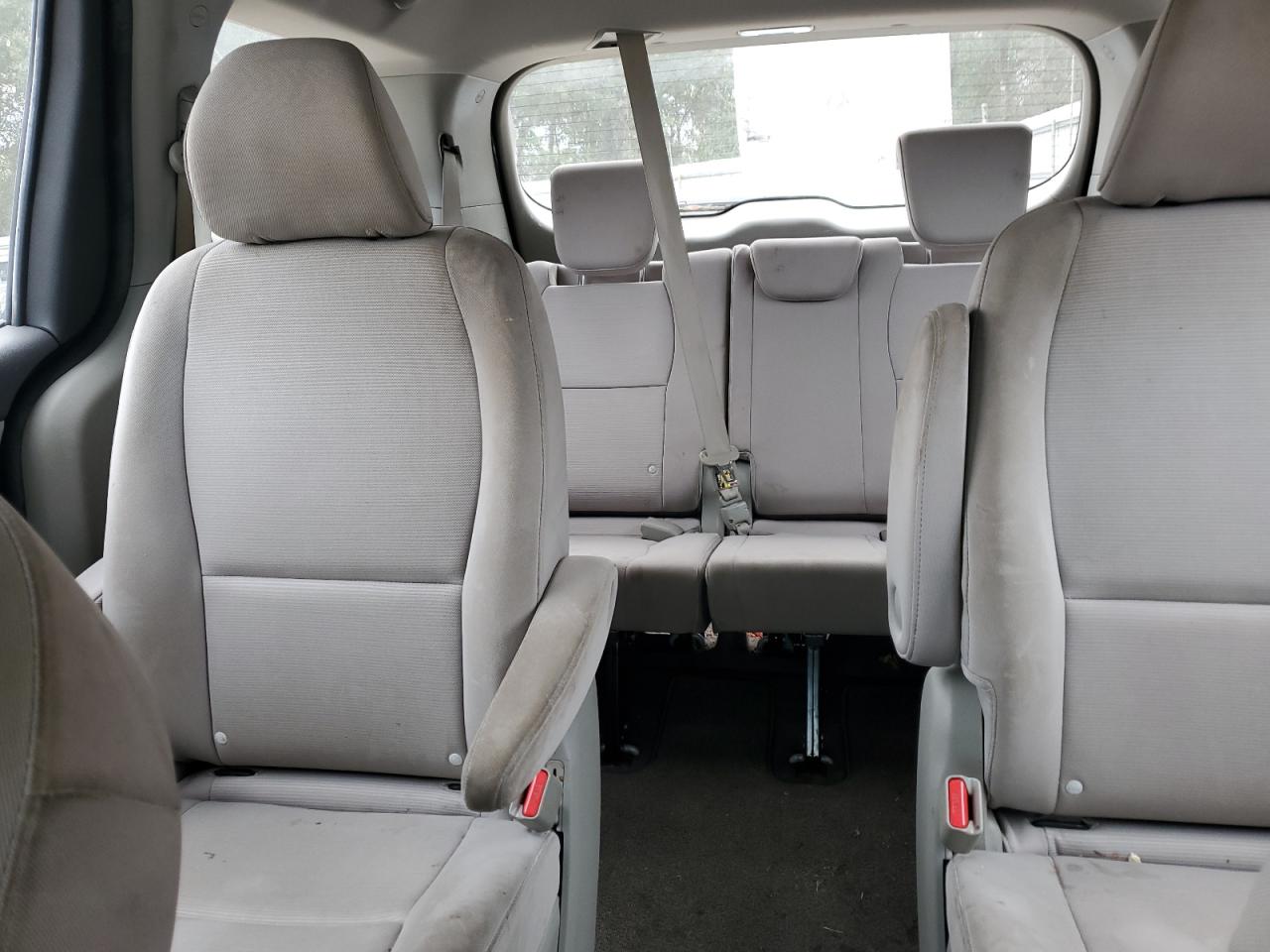2015 Kia Sedona - Image 10