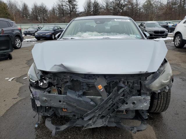  MAZDA 3 2018 Srebrny