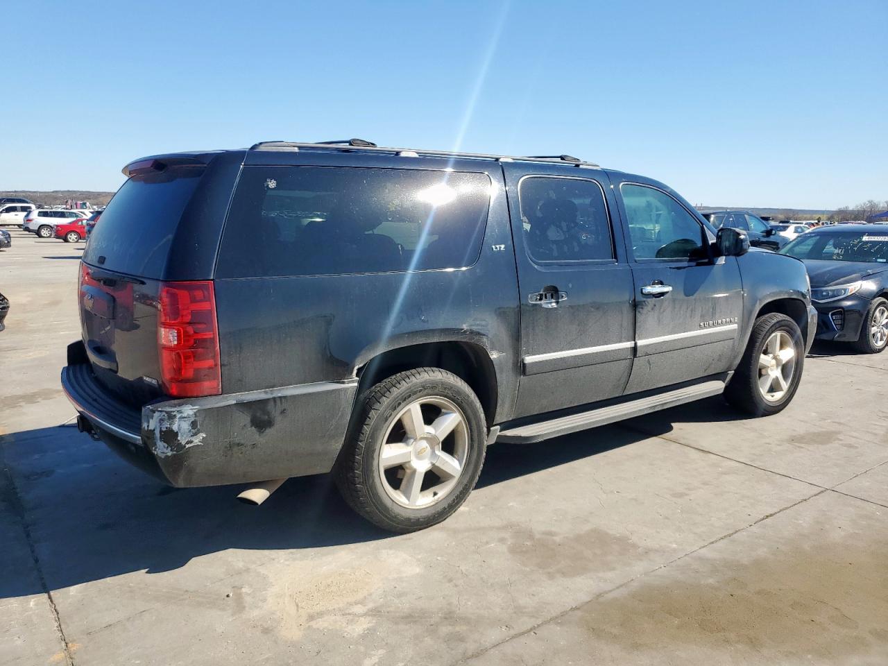 2009 Chevrolet Suburban - Image 3