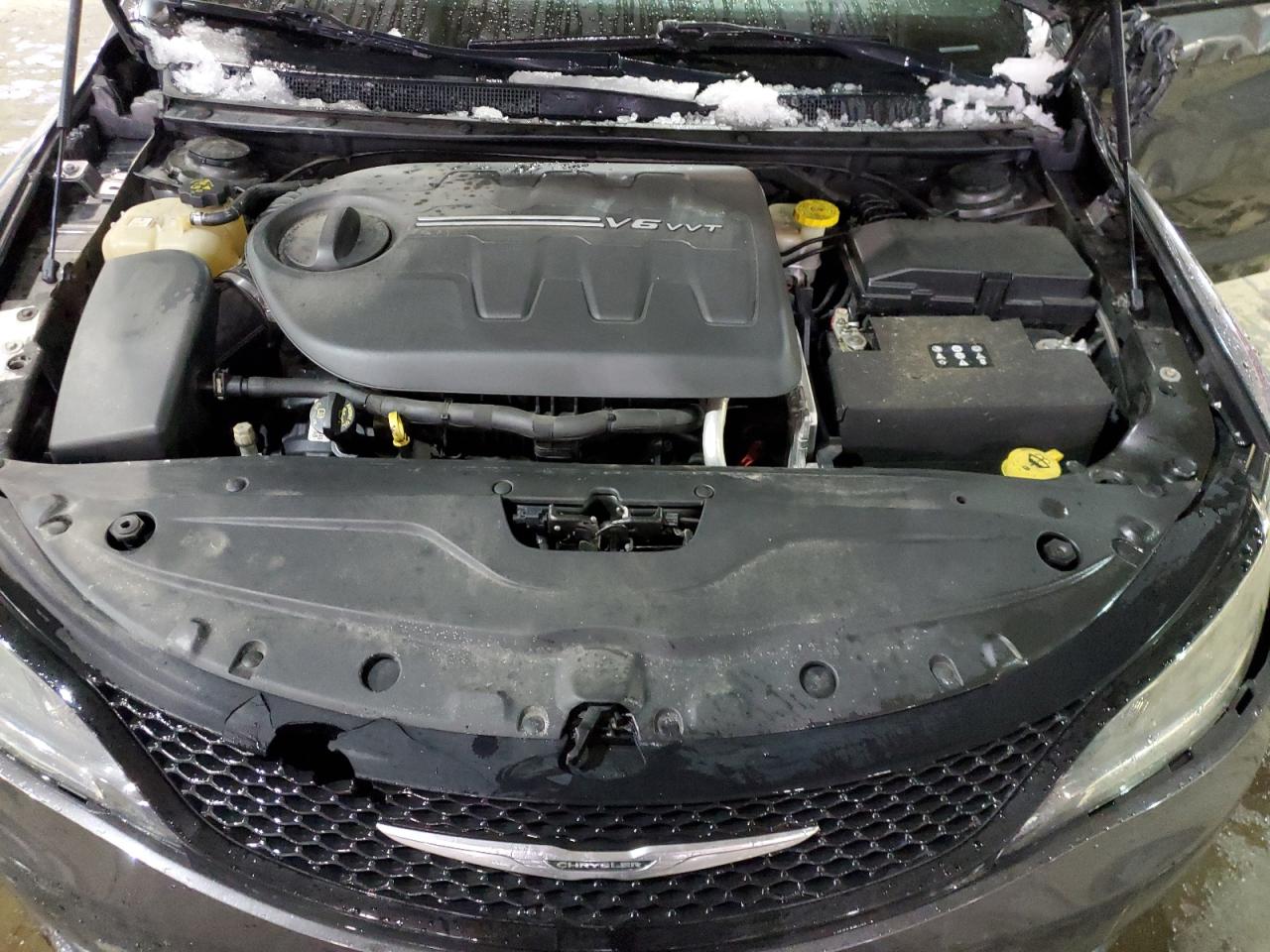 2016 Chrysler 200 - Image 11