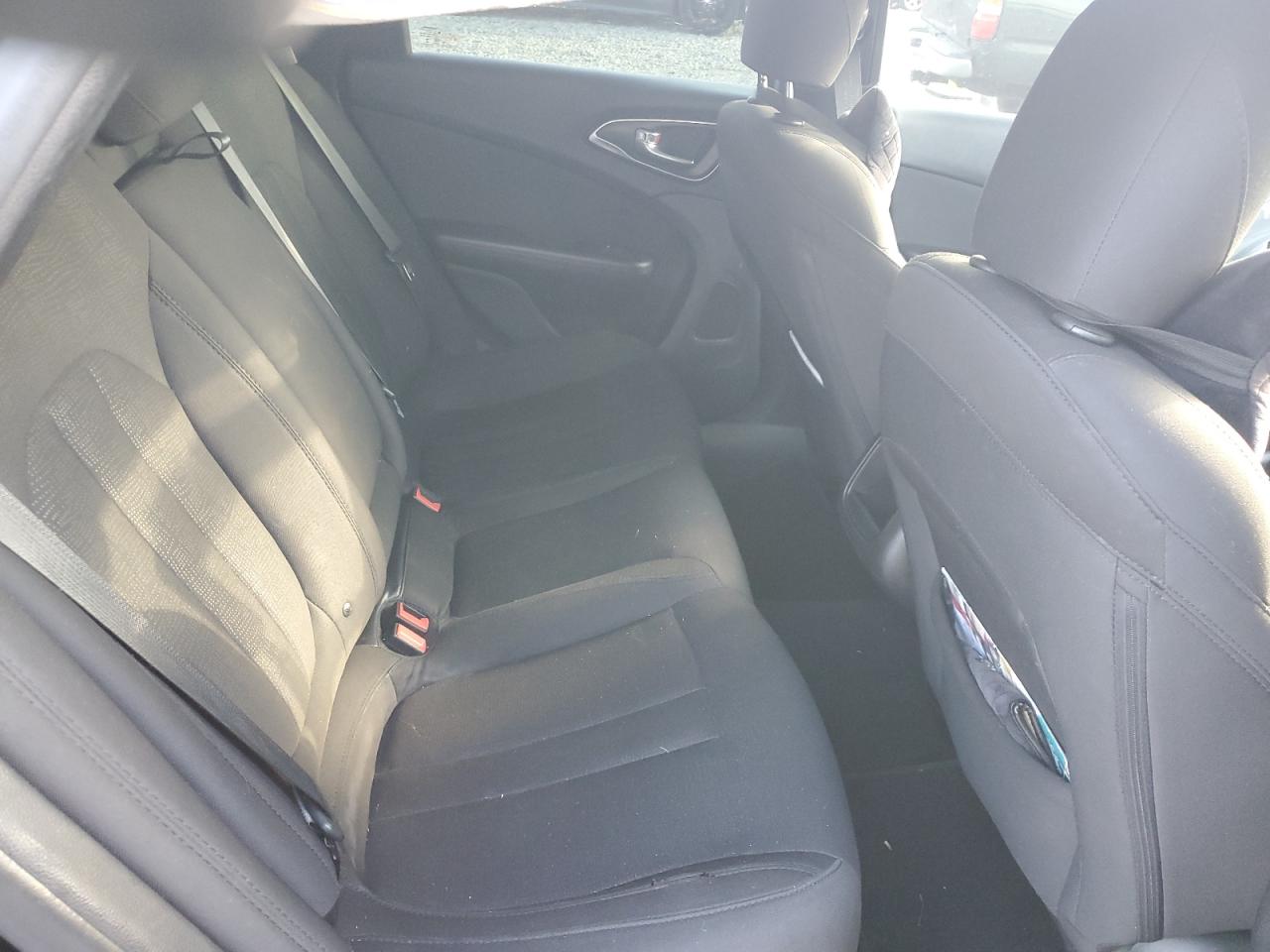 2015 Chrysler 200 - Image 11