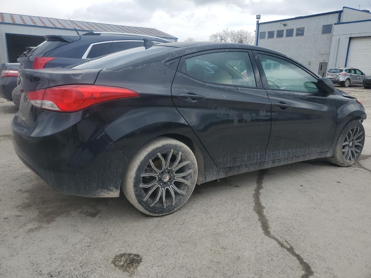 2013 Hyundai Elantra - Image 3