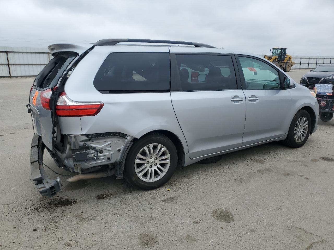 2015 Toyota Sienna - Image 3