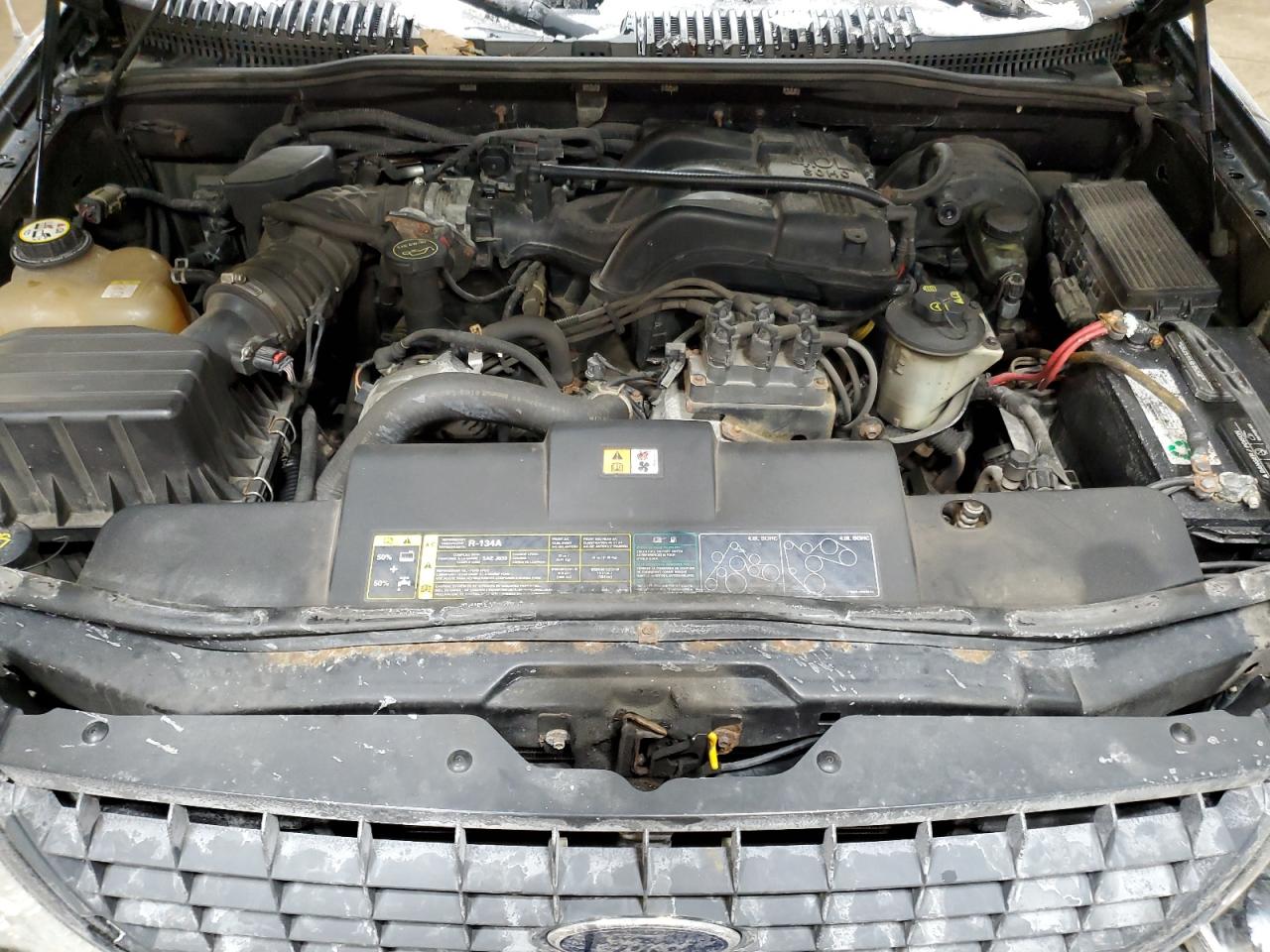 2004 Ford Explorer - Image 13