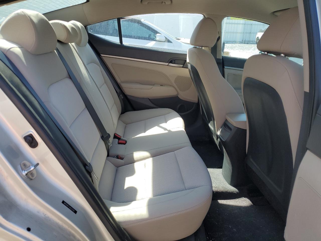 2018 Hyundai Elantra - Image 10
