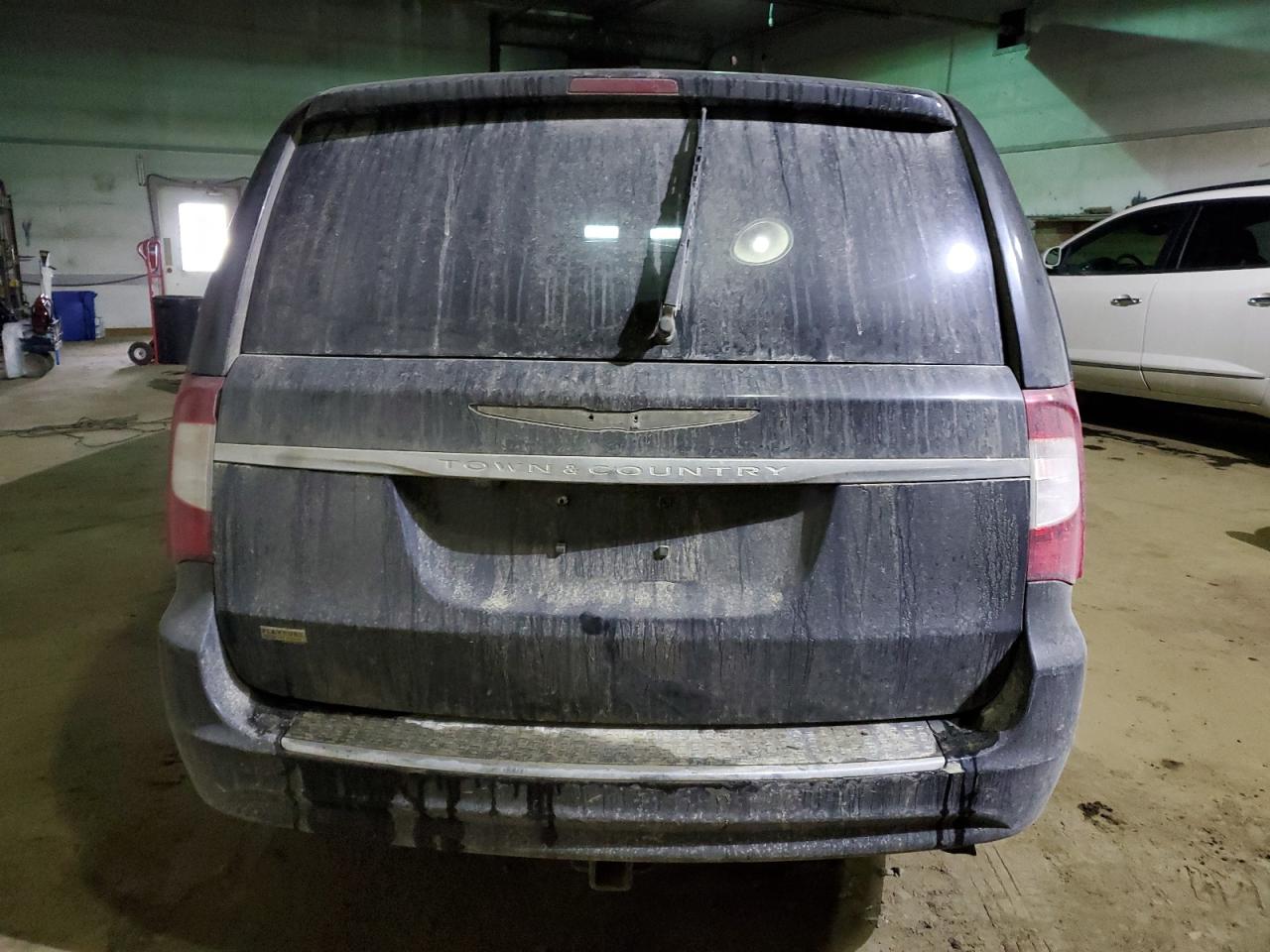 2013 Chrysler Town & Country - Image 6