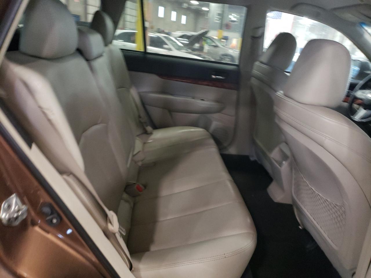 2011 Subaru Outback - Image 11