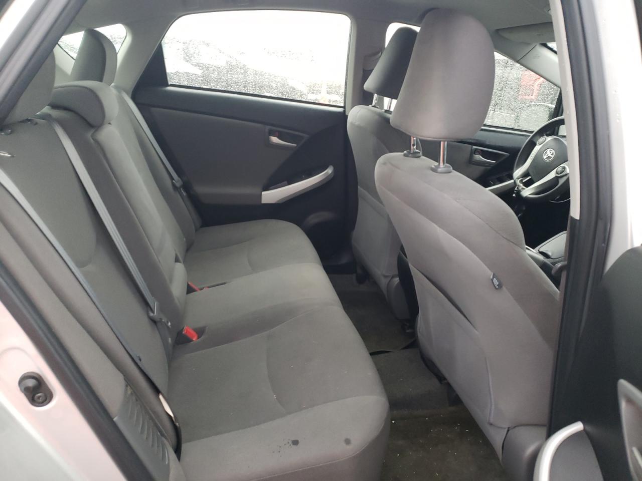 2013 Toyota Prius - Image 10