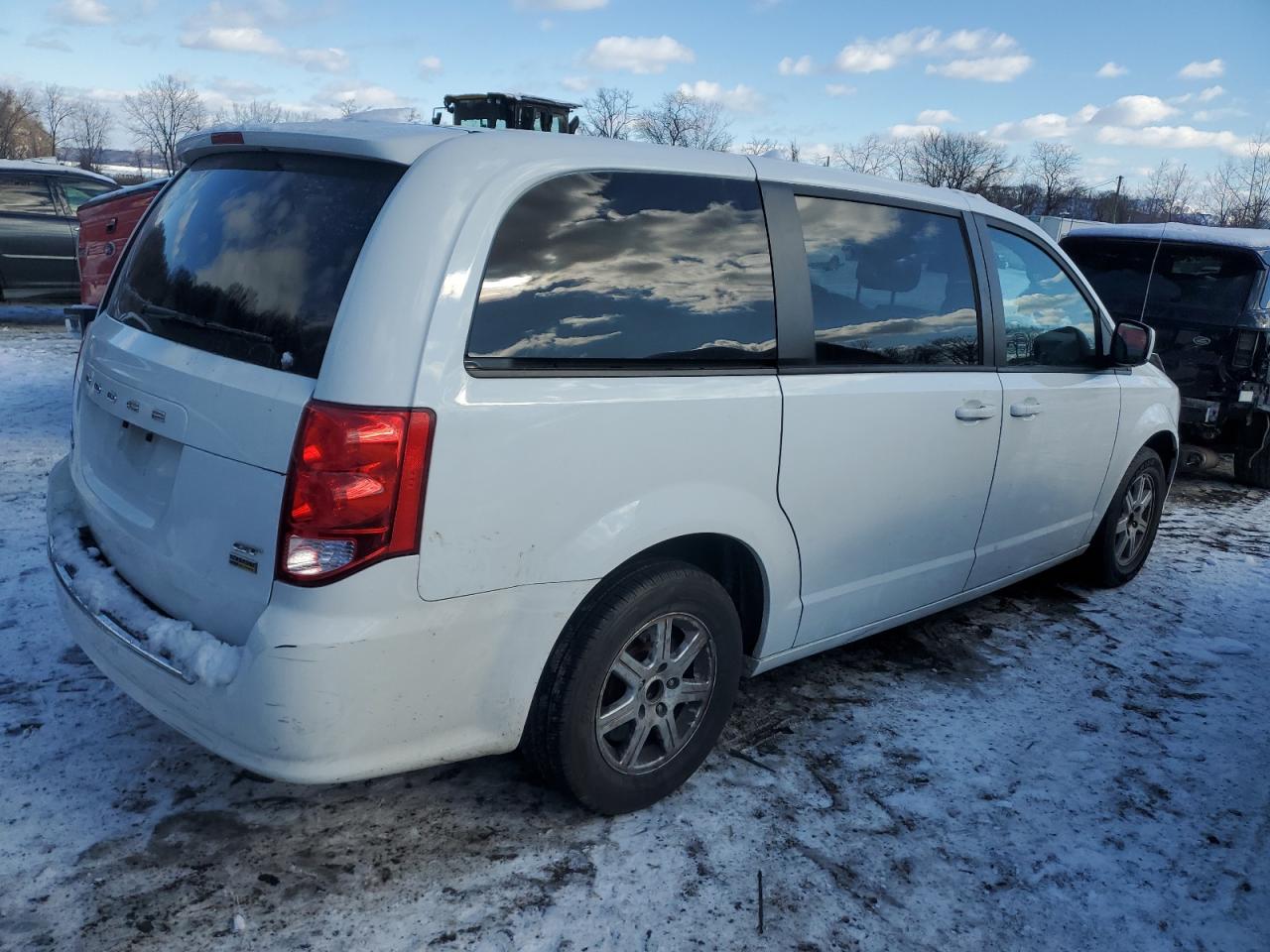 2018 Dodge Caravan - Image 3