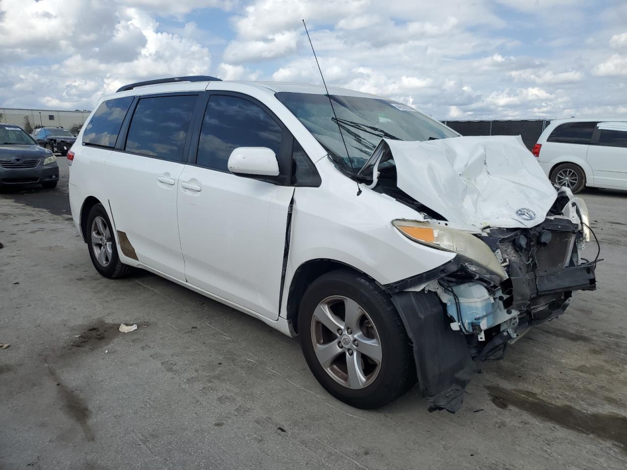 2012 Toyota Sienna - Image 4