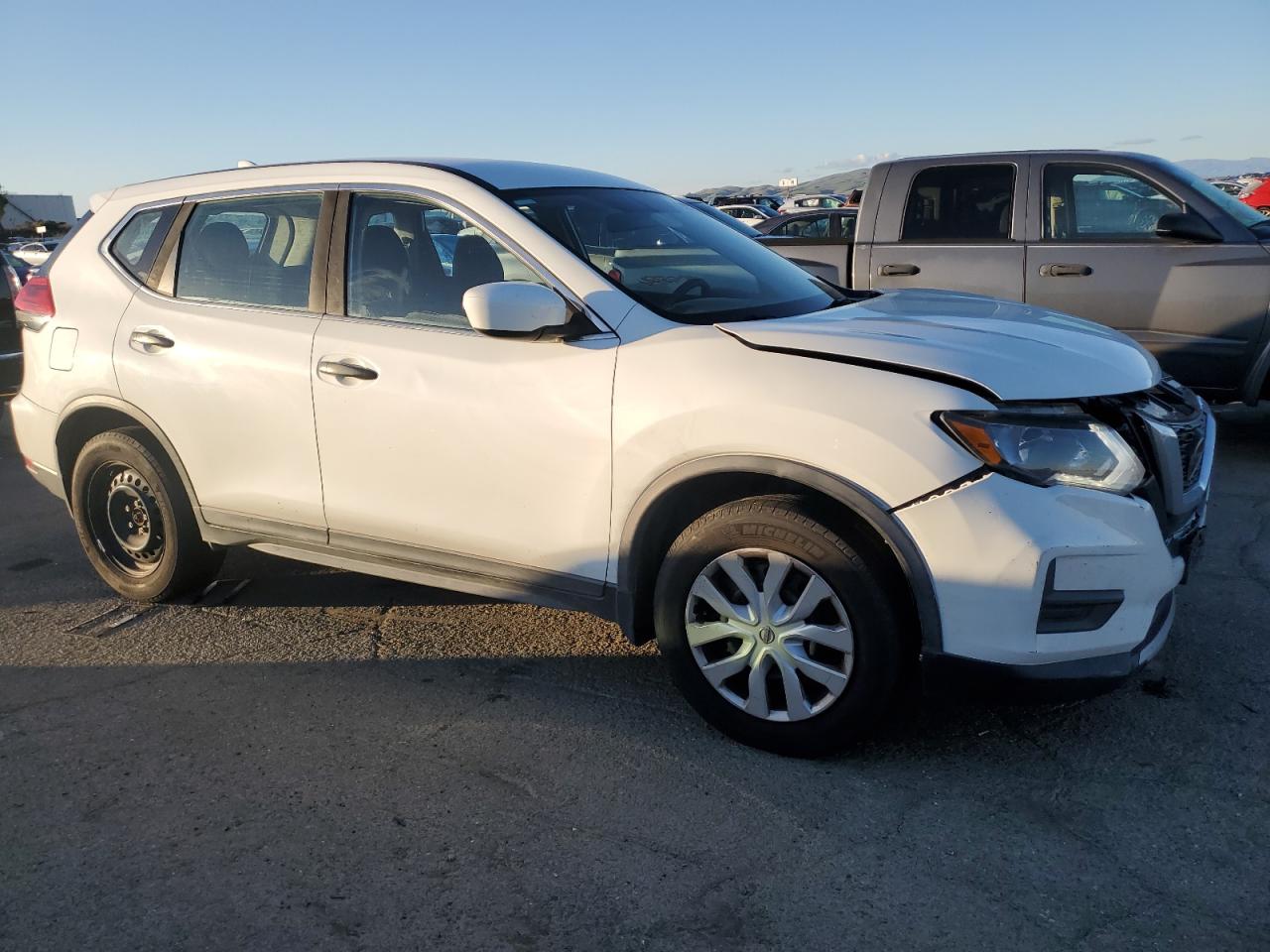 2018 Nissan Rogue - Image 4
