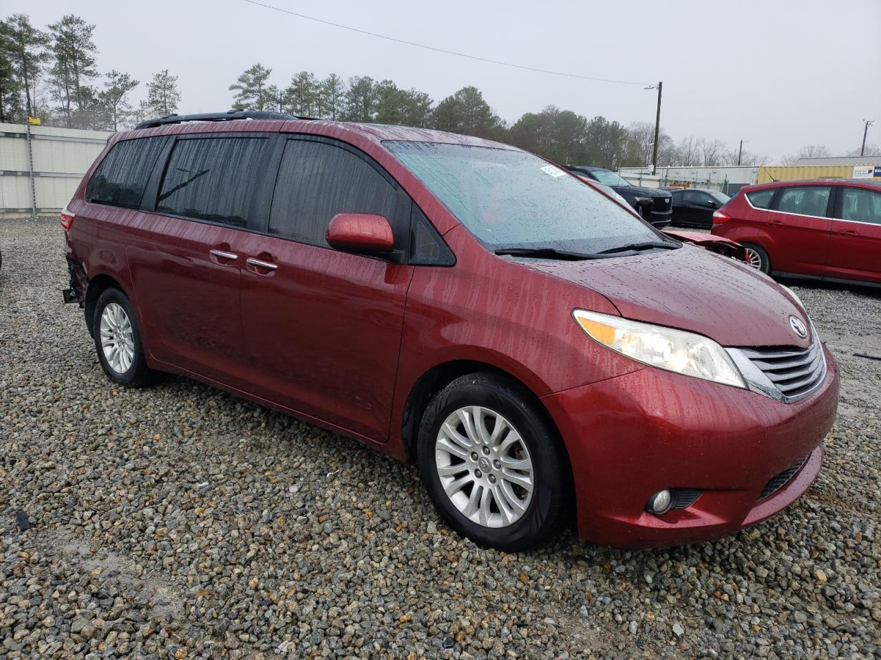 2015 Toyota Sienna - Image 4