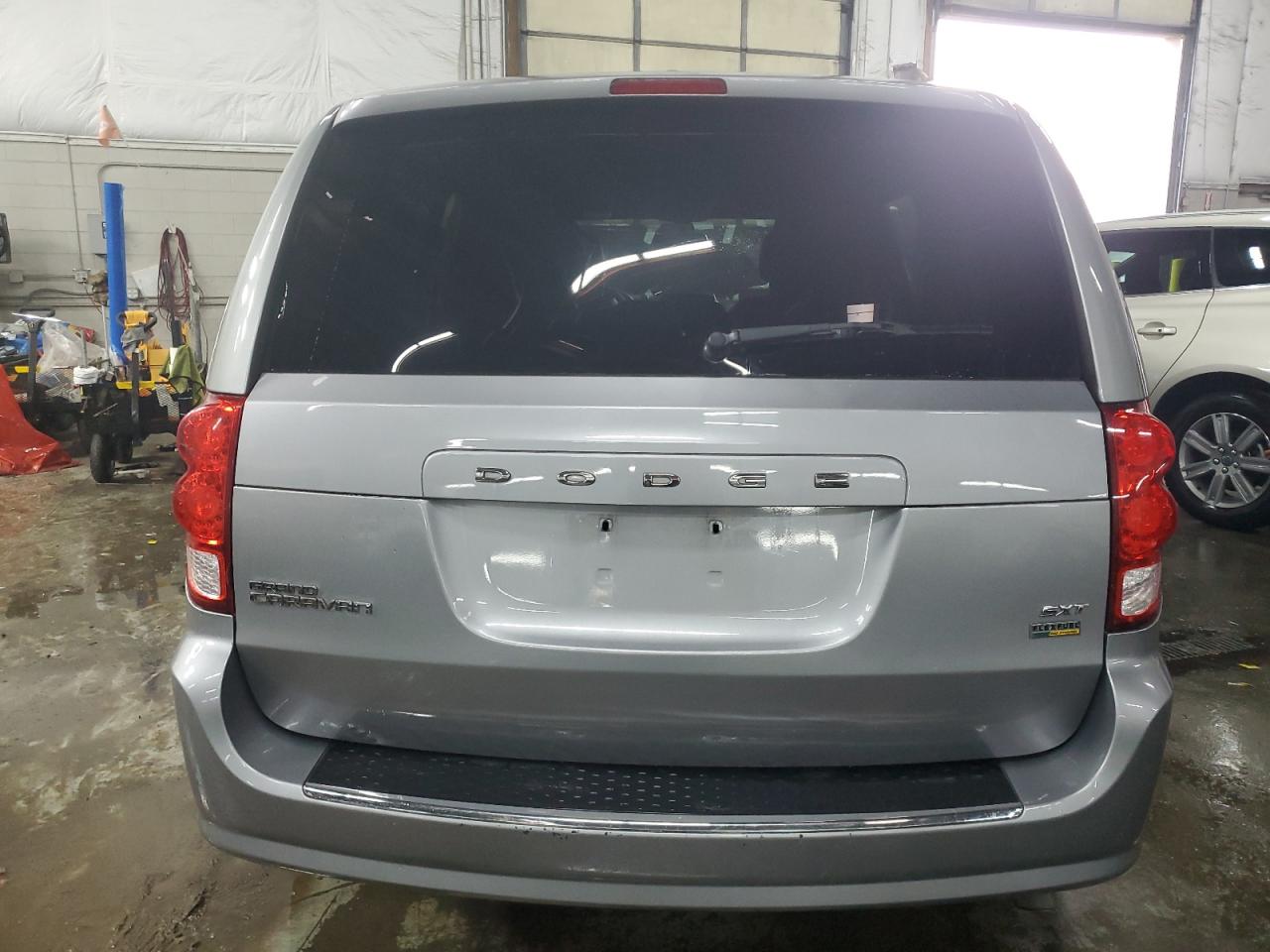 2017 Dodge Caravan - Image 6