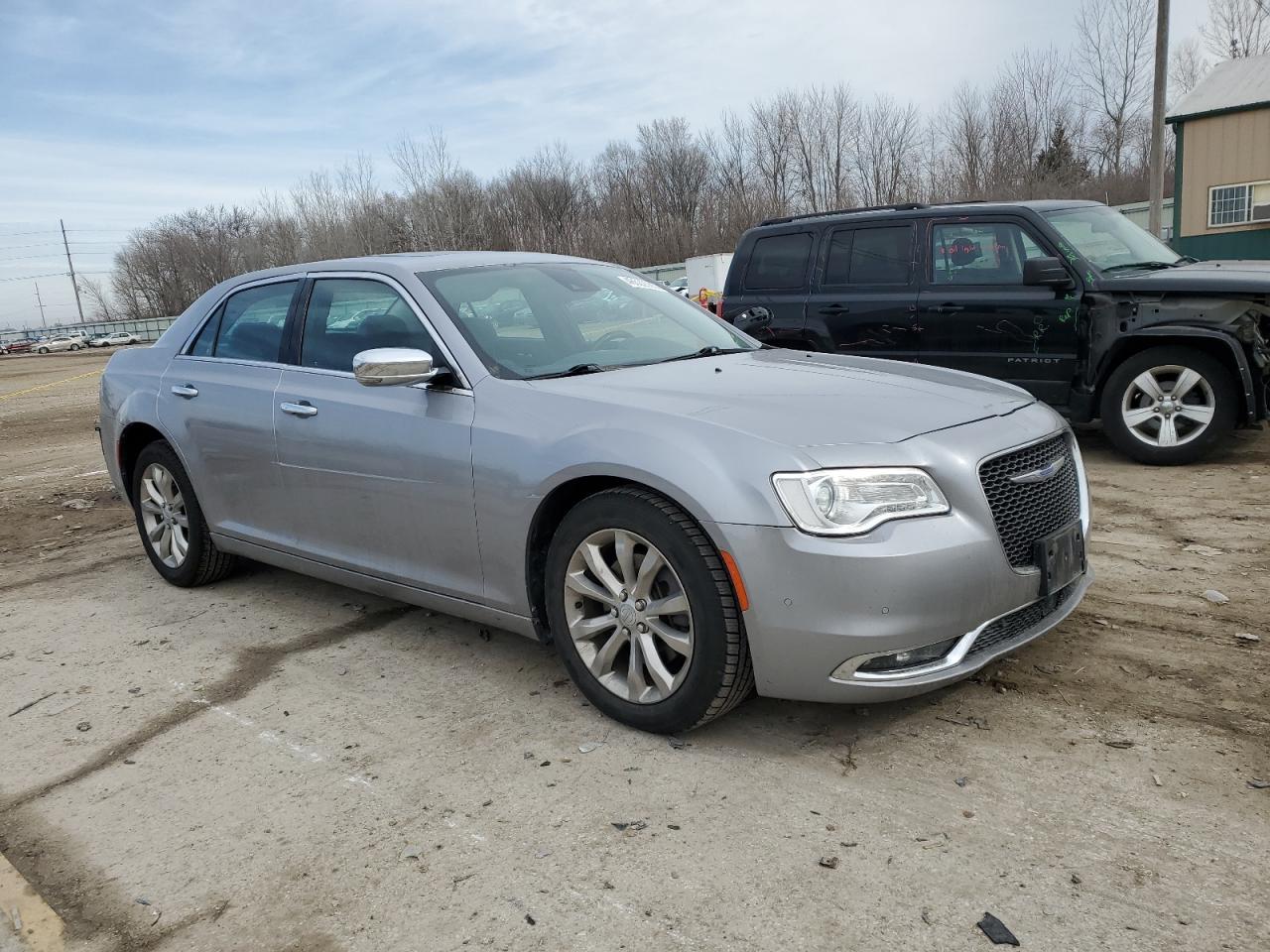 2018 Chrysler 300 - Image 4