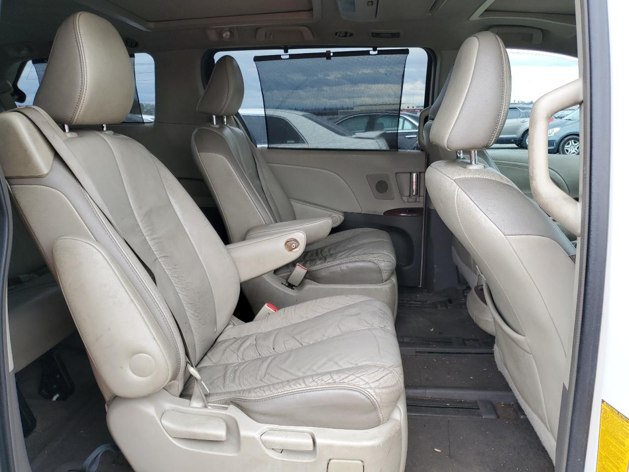 2011 Toyota Sienna - Image 11