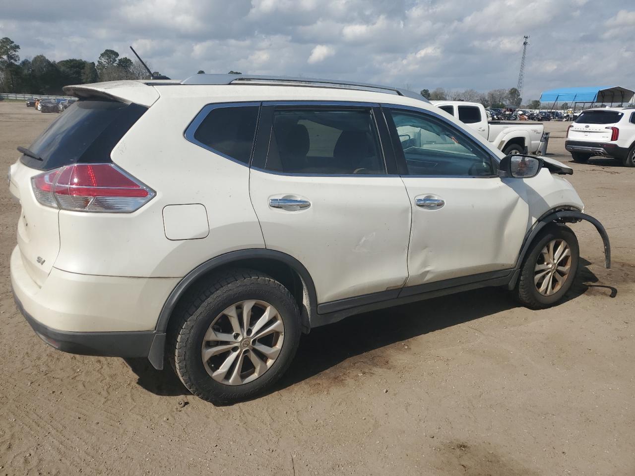 2015 Nissan Rogue - Image 3