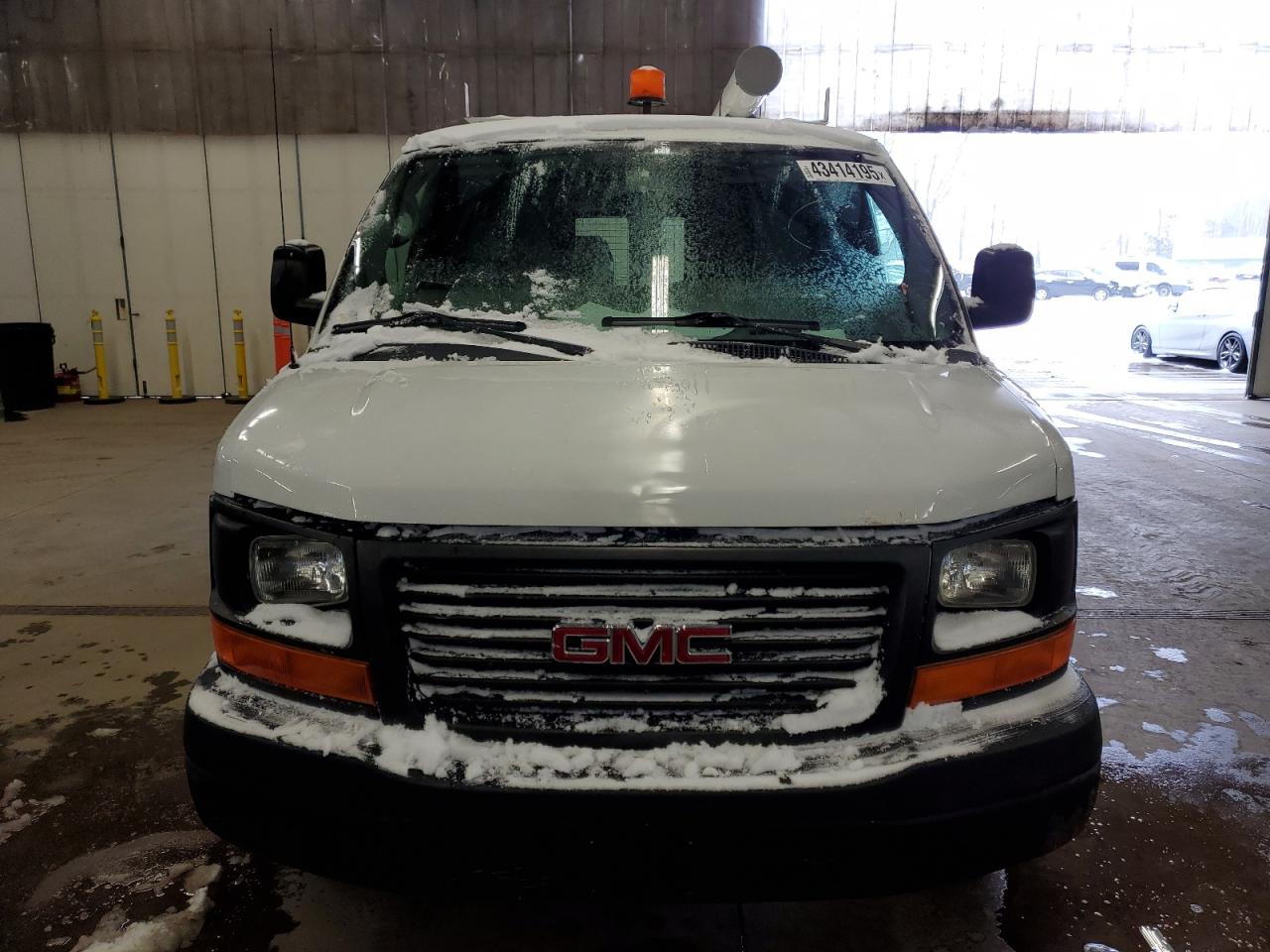 2010 GMC Savana - Image 5