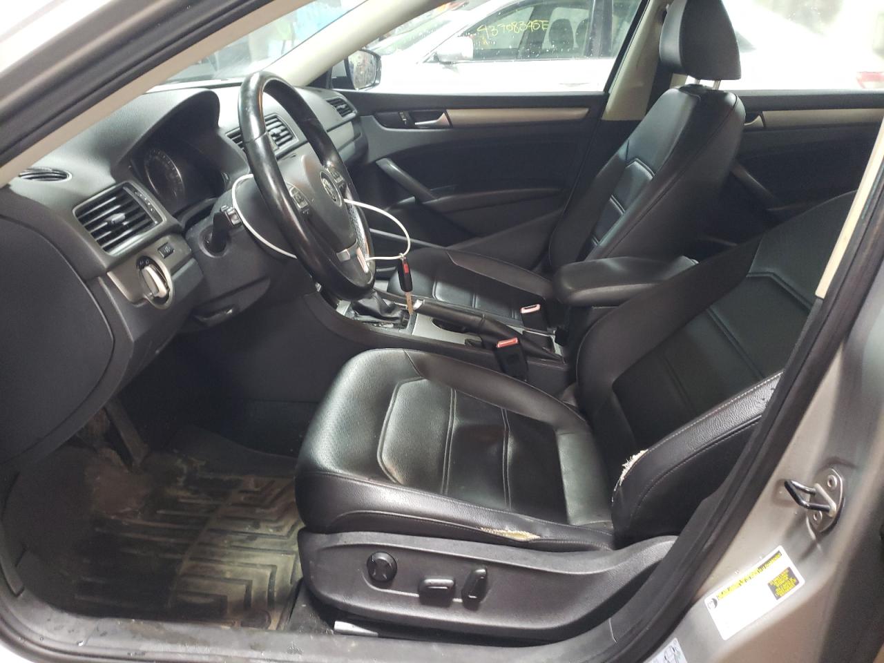 2014 Volkswagen Passat - Image 7