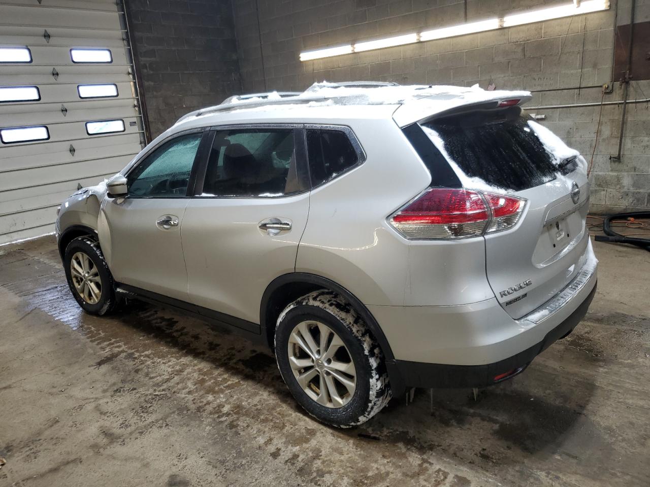 2016 Nissan Rogue - Image 2
